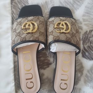 Gucci flat shoes